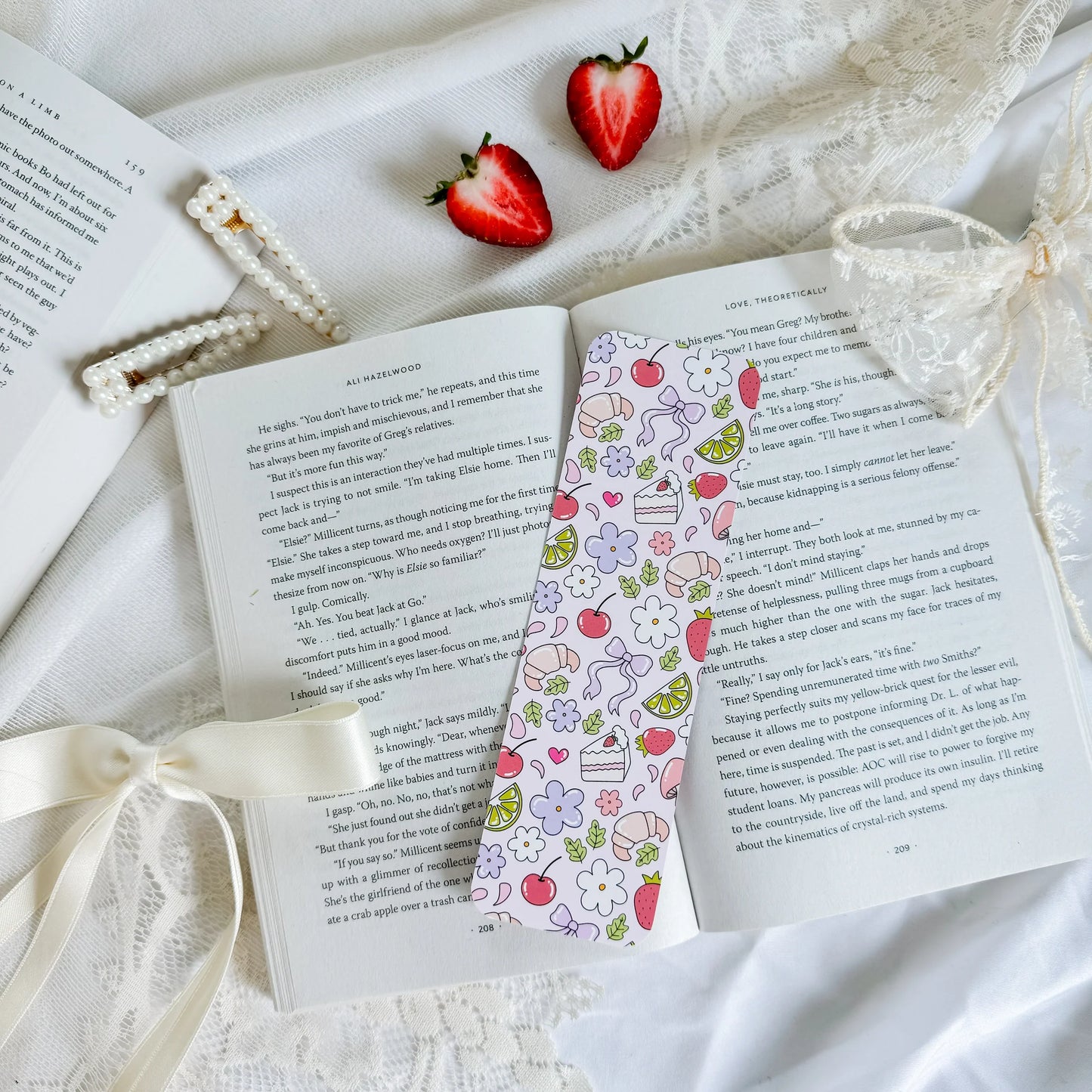 Cake & Croissants / bookmark