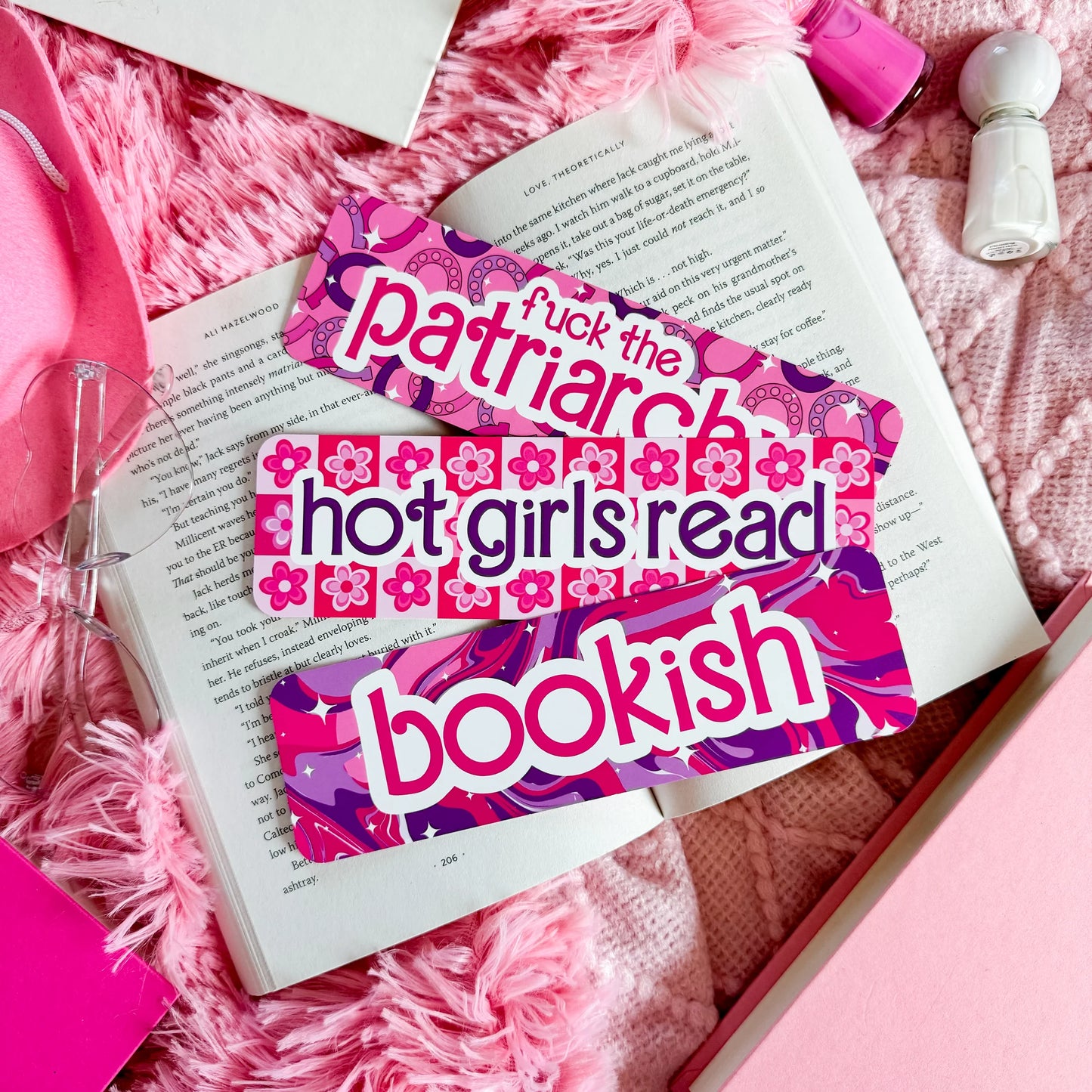 hot girls read / bookmark