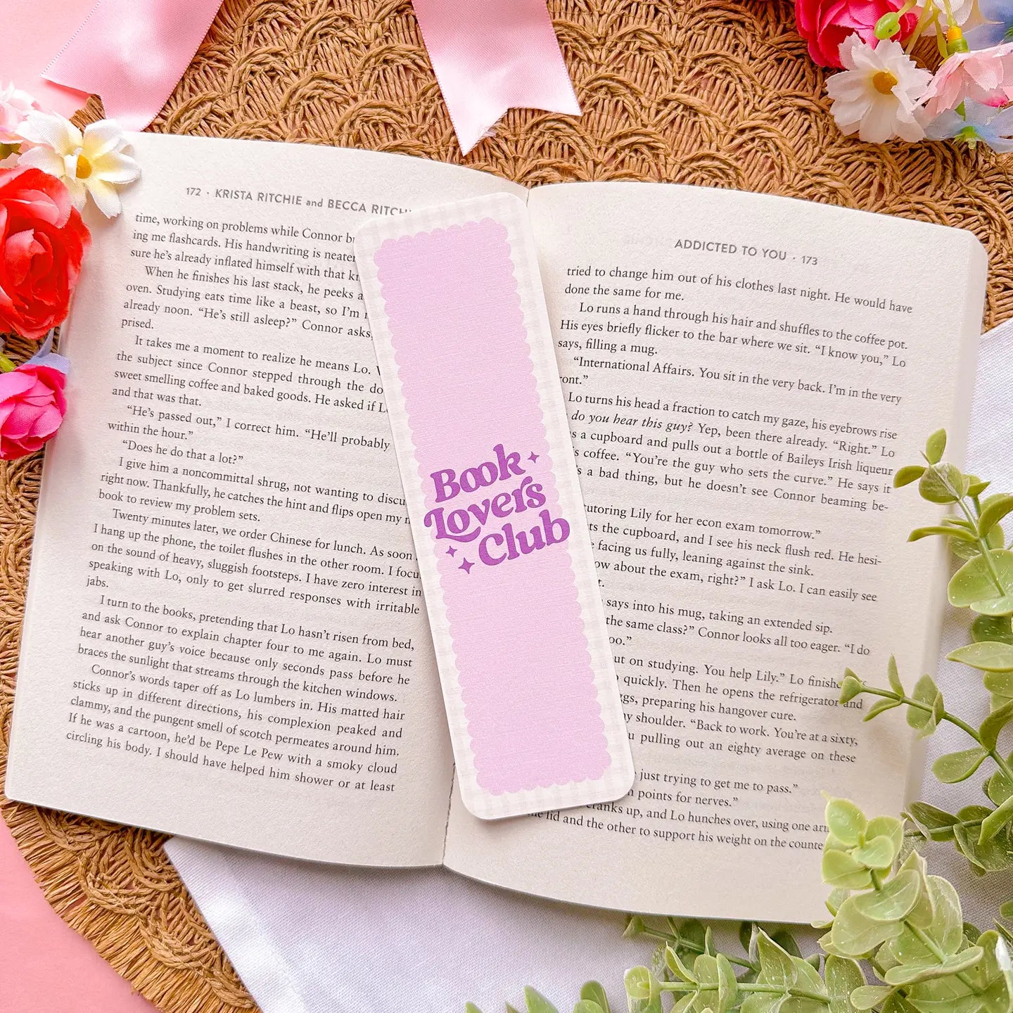Scalloped Book Lovers / bookmark