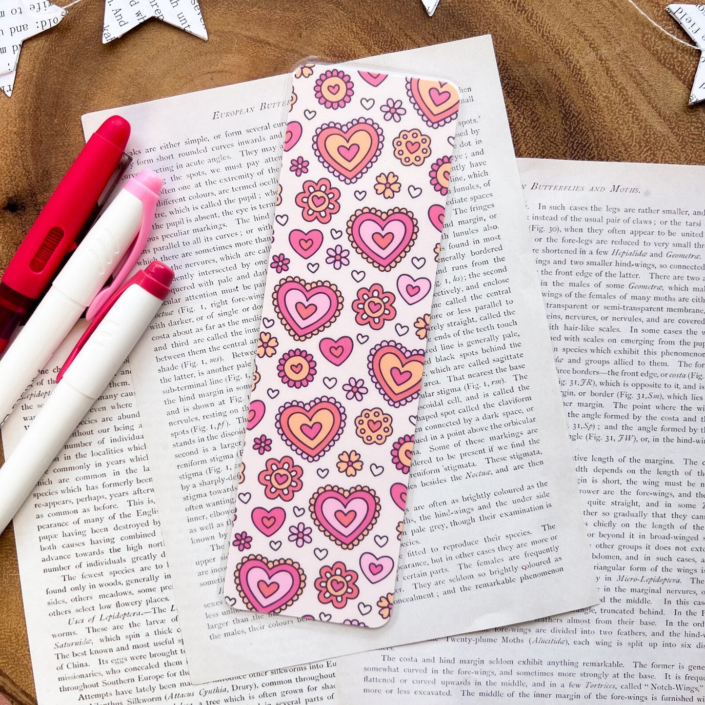 Ruffle Hearts / bookmark