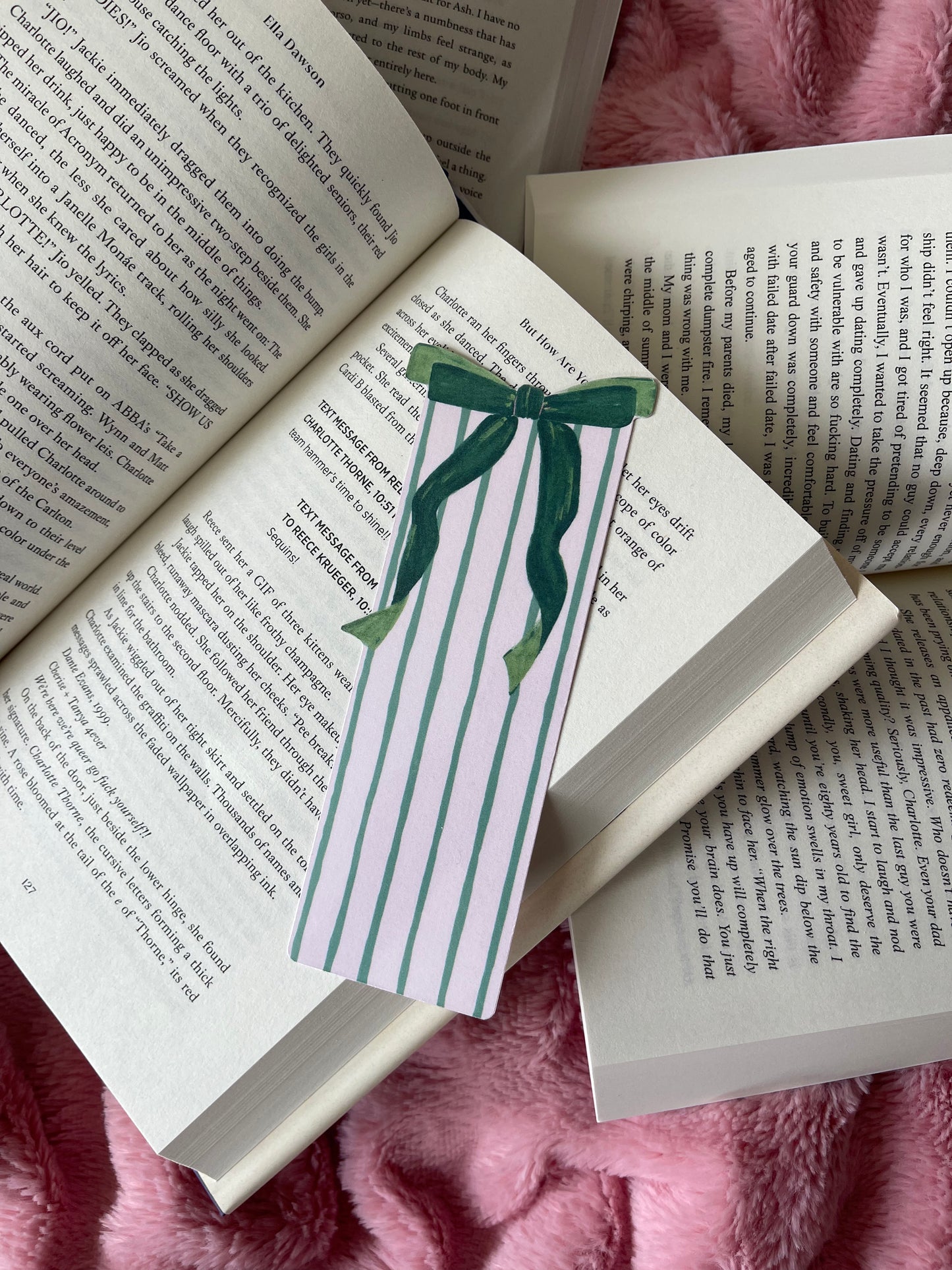 Green Bow / bookmark
