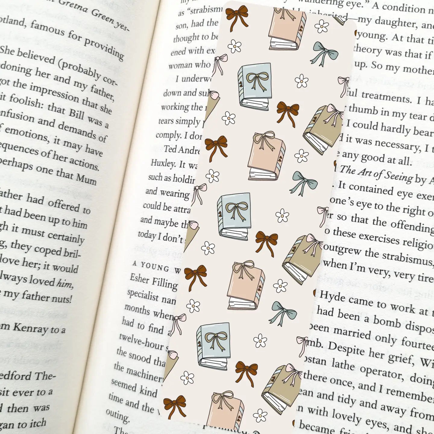 Beige Coquette / bookmark